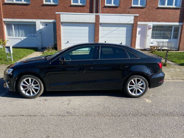 Audi A3 III (2) BERLINE 1.6 TDI 115 DESIGN S TRONIC 7