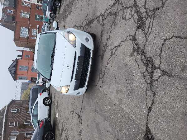 Renault Clio III (2) ESTATE 1.2 75 EXPRESSION CLIM EURO5