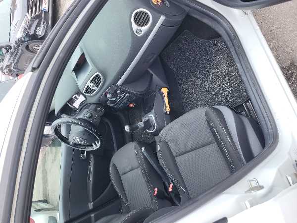 Renault Clio III (2) ESTATE 1.2 75 EXPRESSION CLIM EURO5