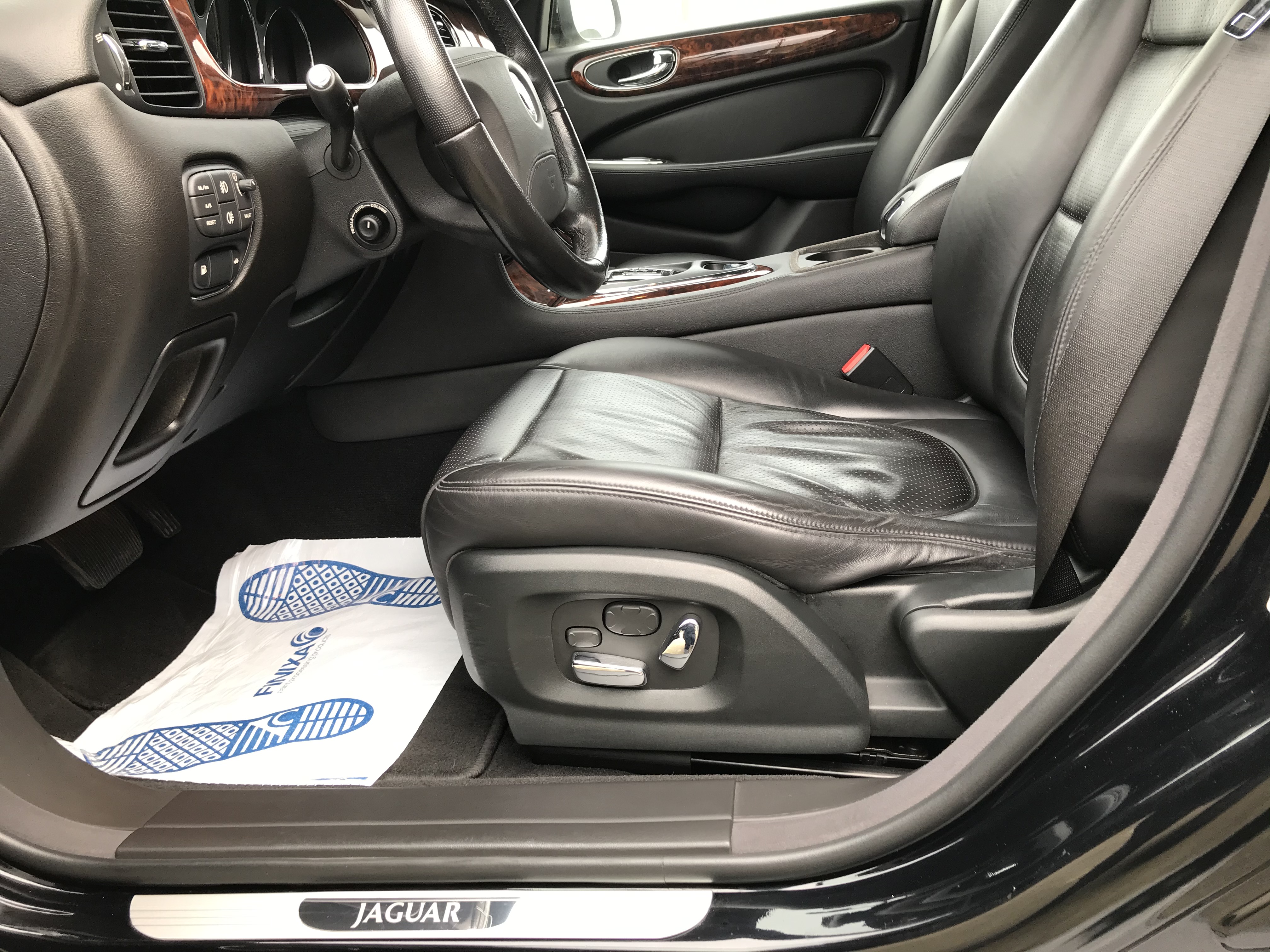 Jaguar Xj 2.7 V6 D BI-TURBO - 1ère main -/ Carnet AGENT JAGUAR /-