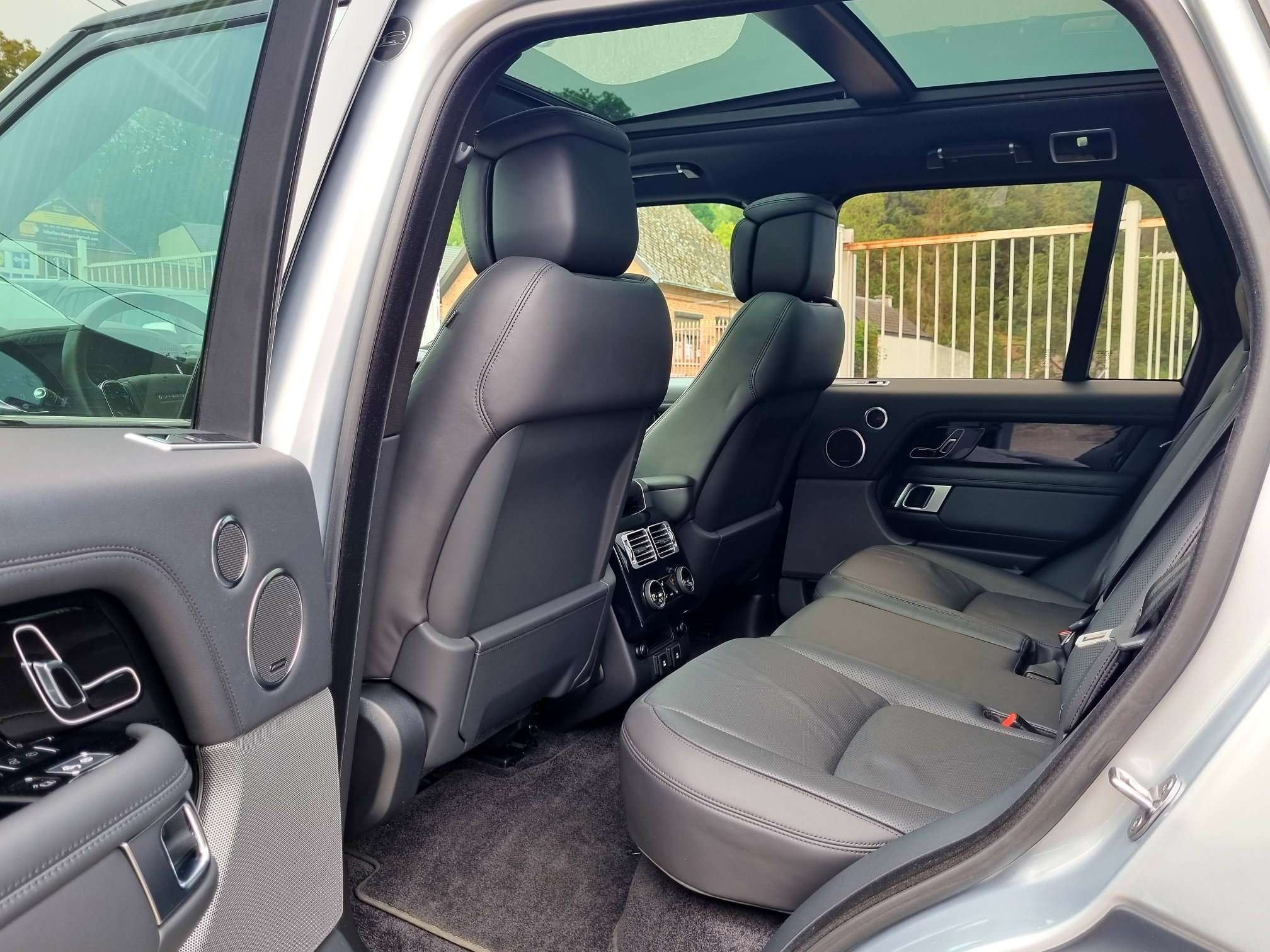 Land Rover Range Rover P400e PHEV SV / FULL OPTION /