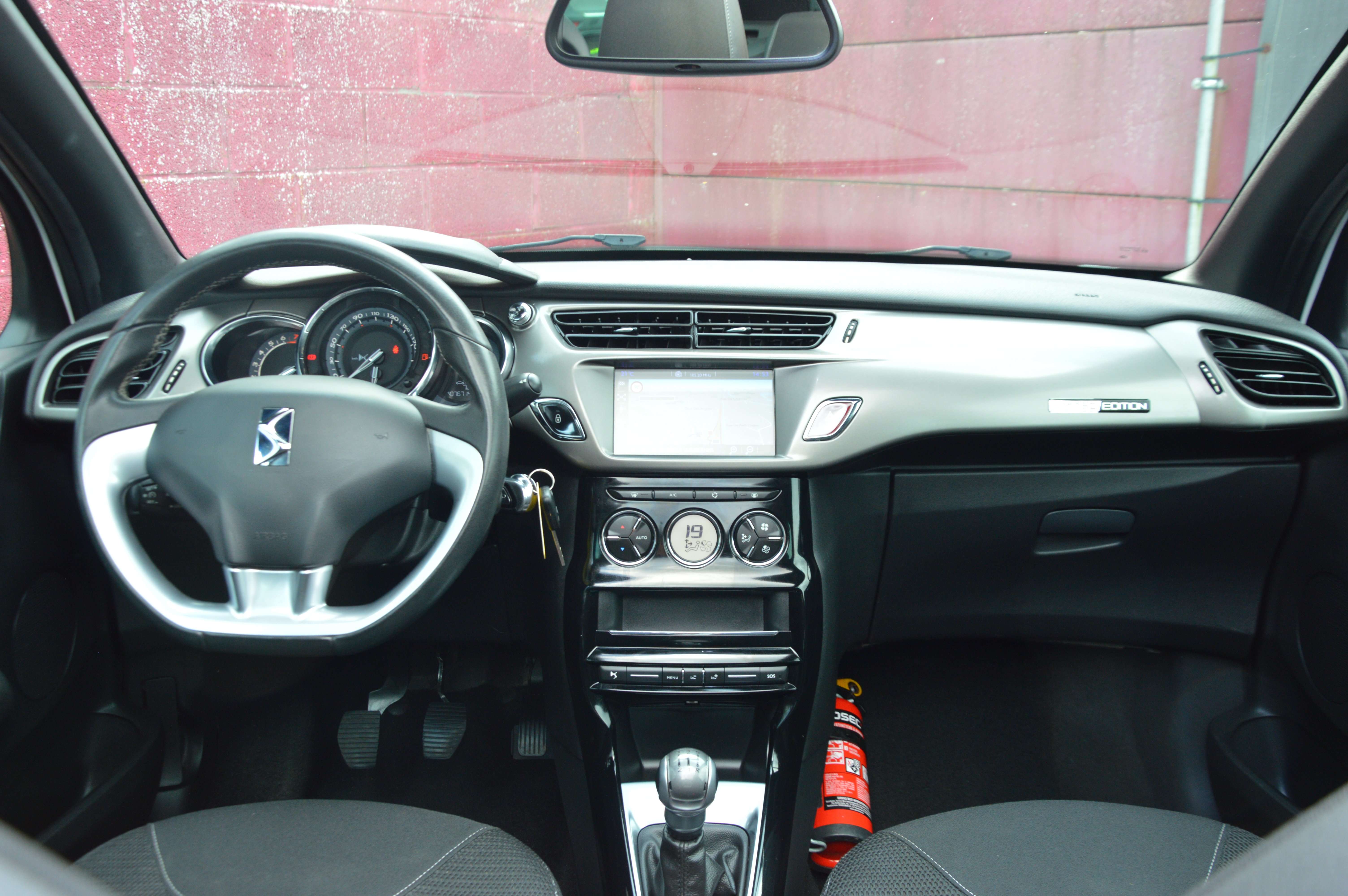 Citroen DS3 1.2i PureTech So Chic NEUF NAV SENS AV/AR 76.714KM