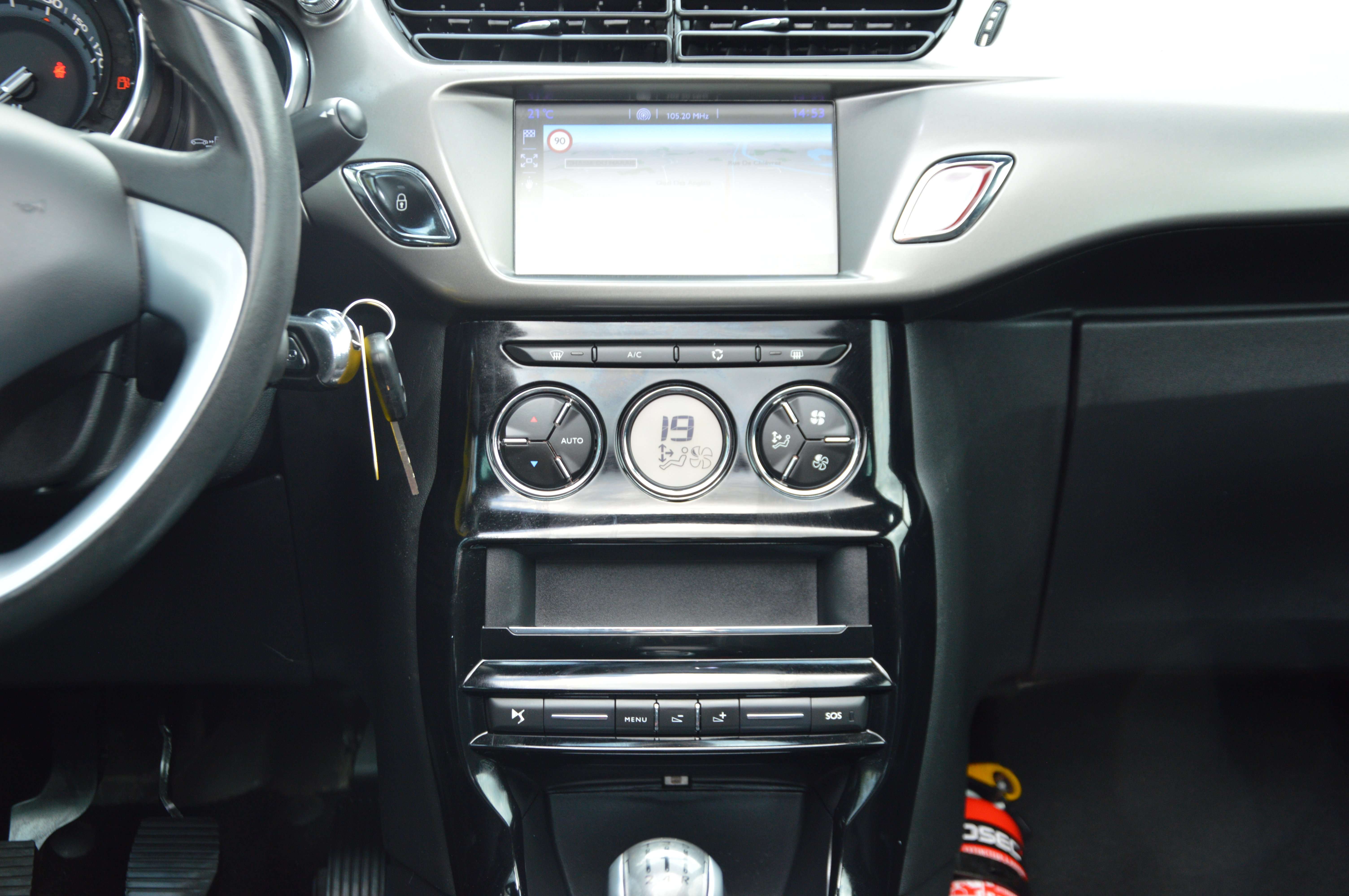 Citroen DS3 1.2i PureTech So Chic NEUF NAV SENS AV/AR 76.714KM