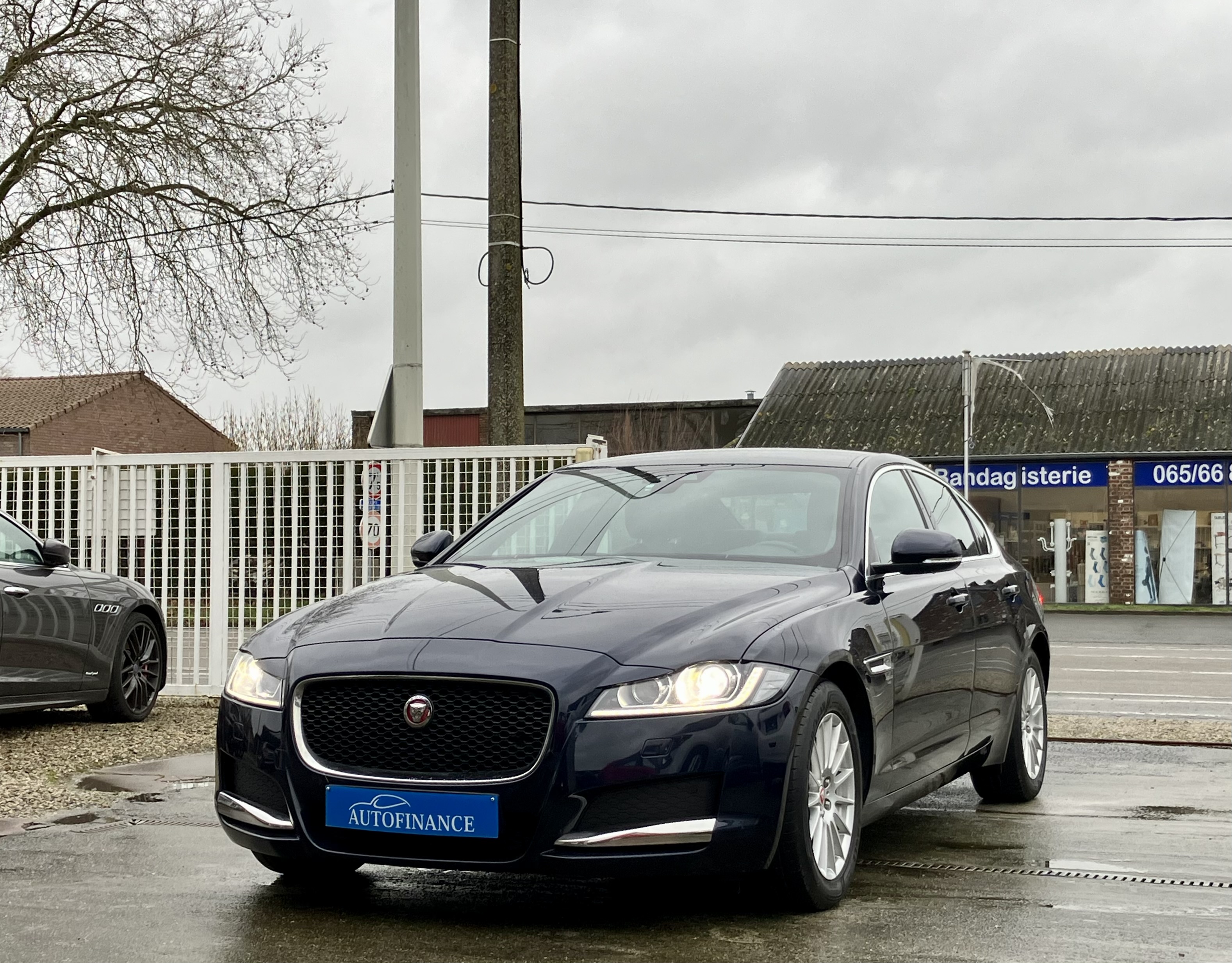 Jaguar Xf 2.0D -1ère main - Apple CarPlay - GPS - Caméra - Xénon/LED-