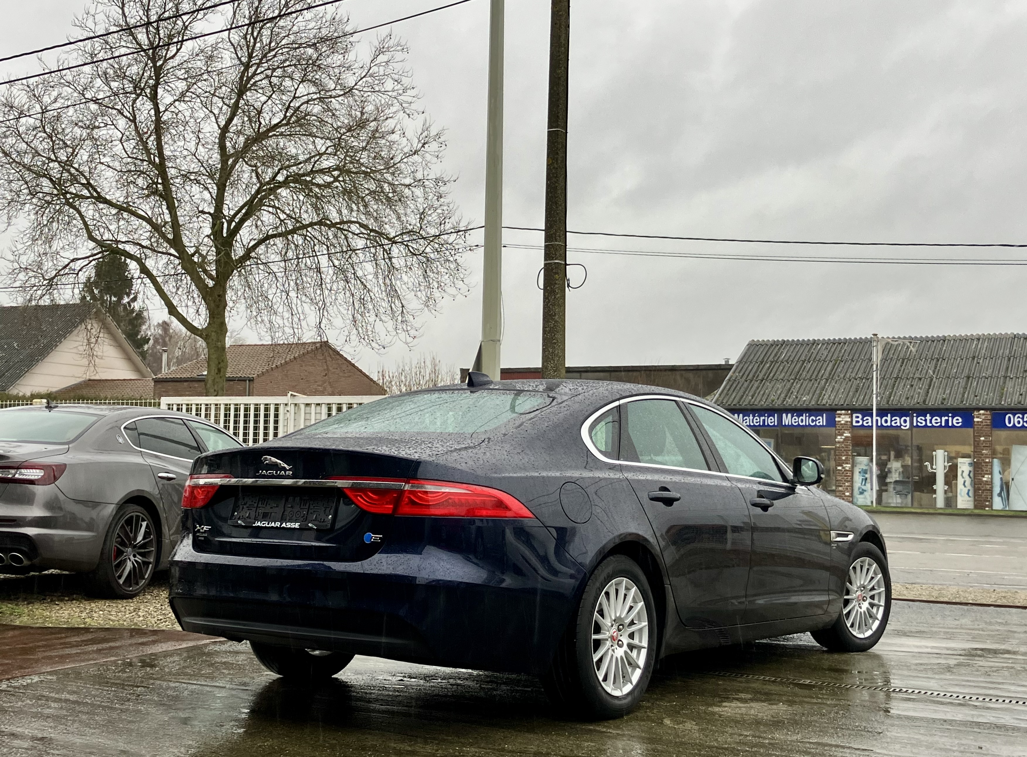 Jaguar Xf 2.0D -1ère main - Apple CarPlay - GPS - Caméra - Xénon/LED-