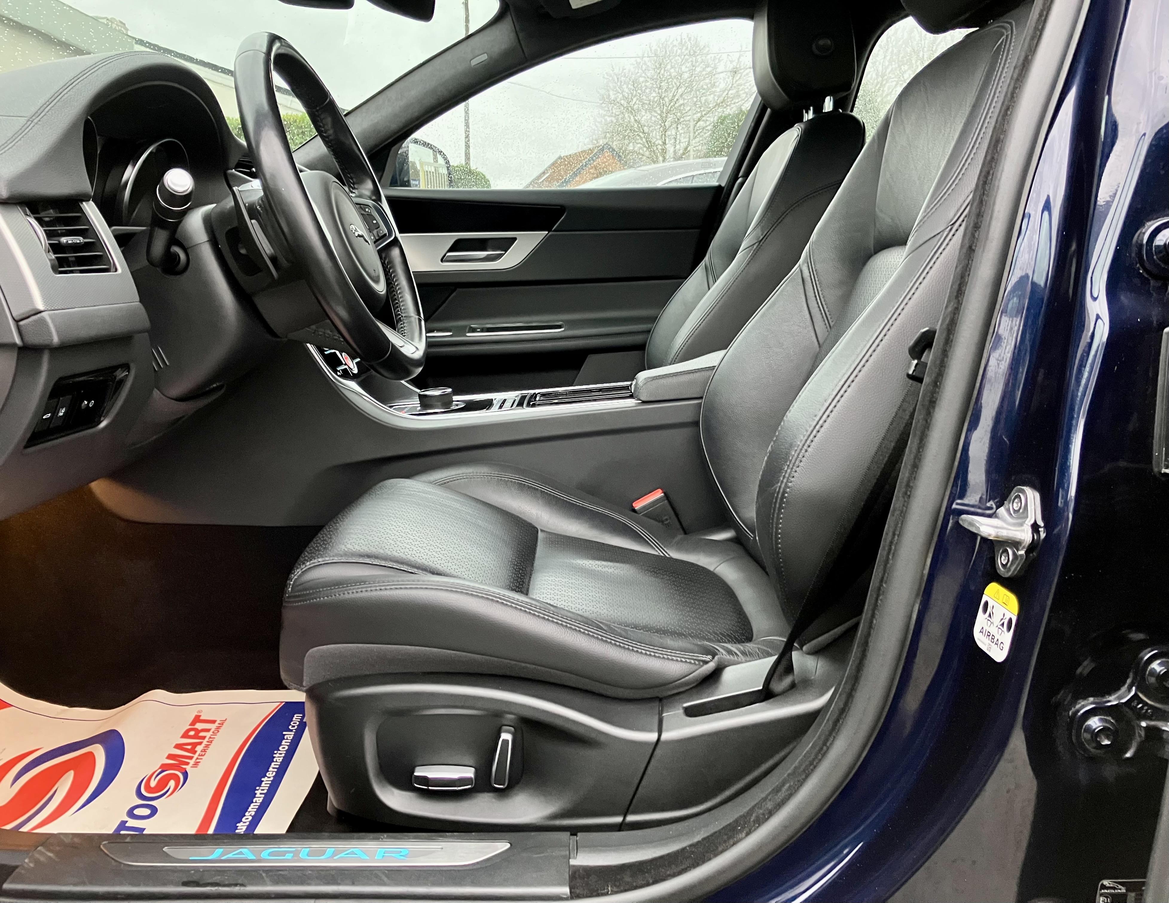 Jaguar Xf 2.0D -1ère main - Apple CarPlay - GPS - Caméra - Xénon/LED-