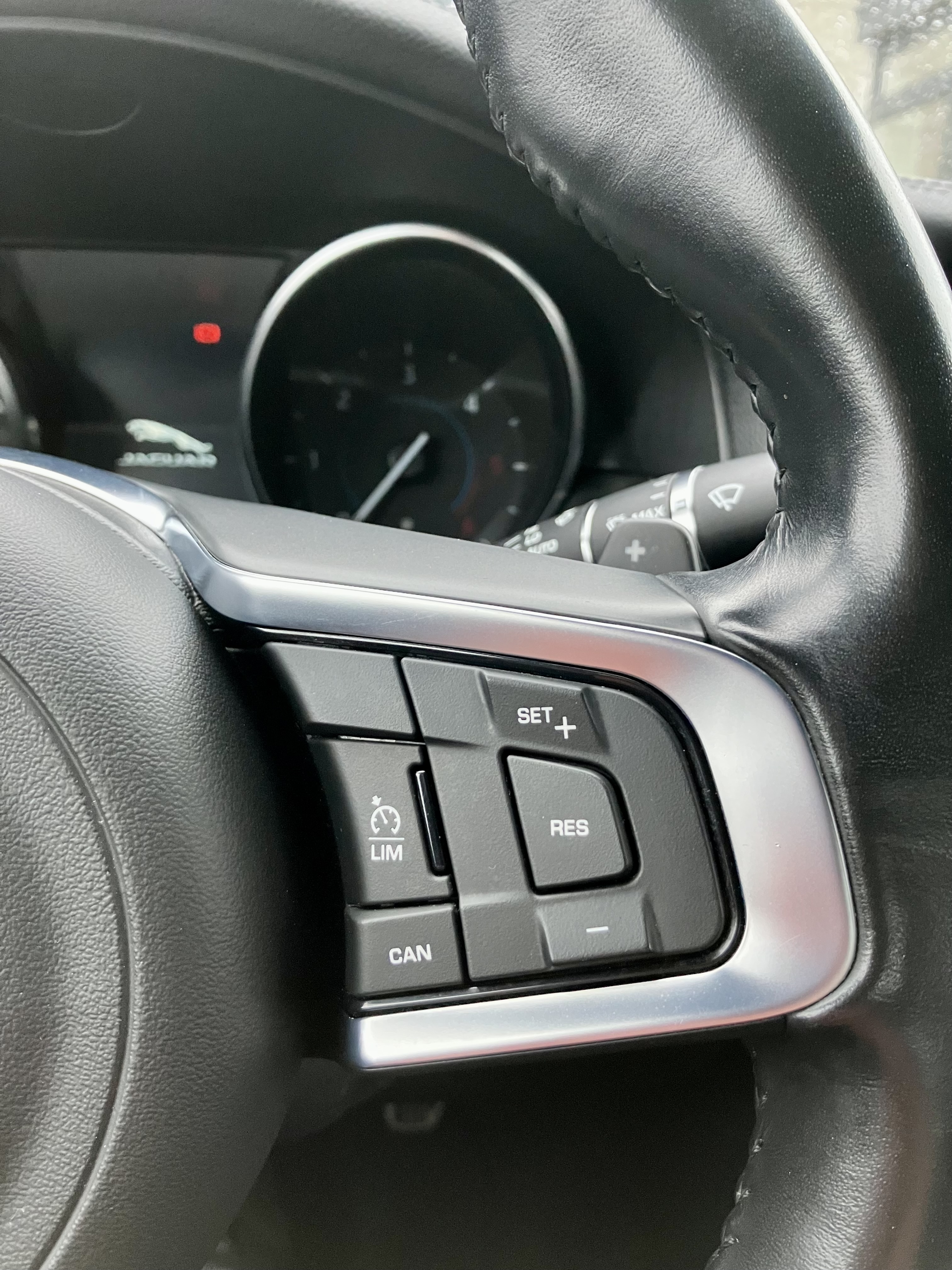 Jaguar Xf 2.0D -1ère main - Apple CarPlay - GPS - Caméra - Xénon/LED-