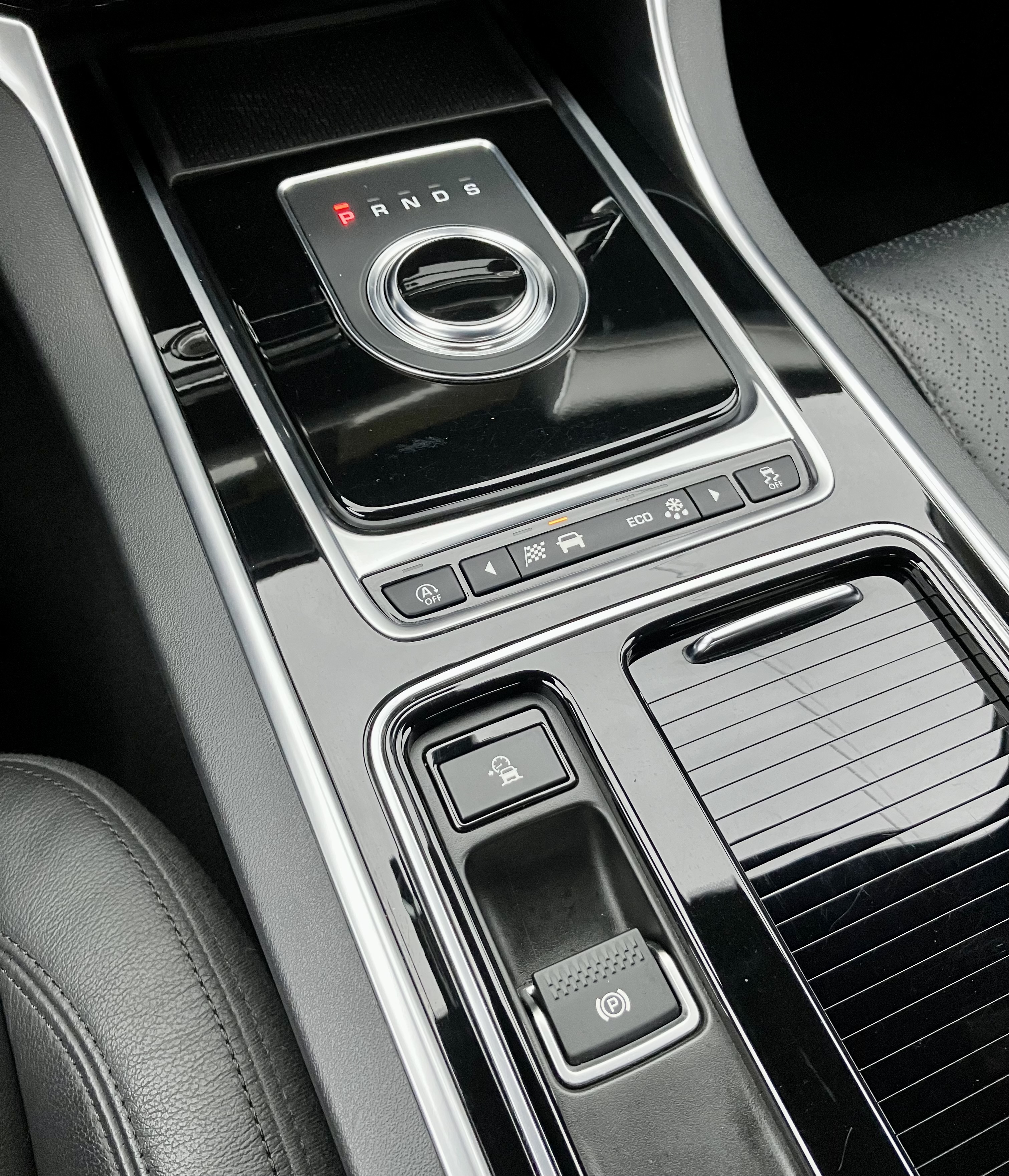 Jaguar Xf 2.0D -1ère main - Apple CarPlay - GPS - Caméra - Xénon/LED-