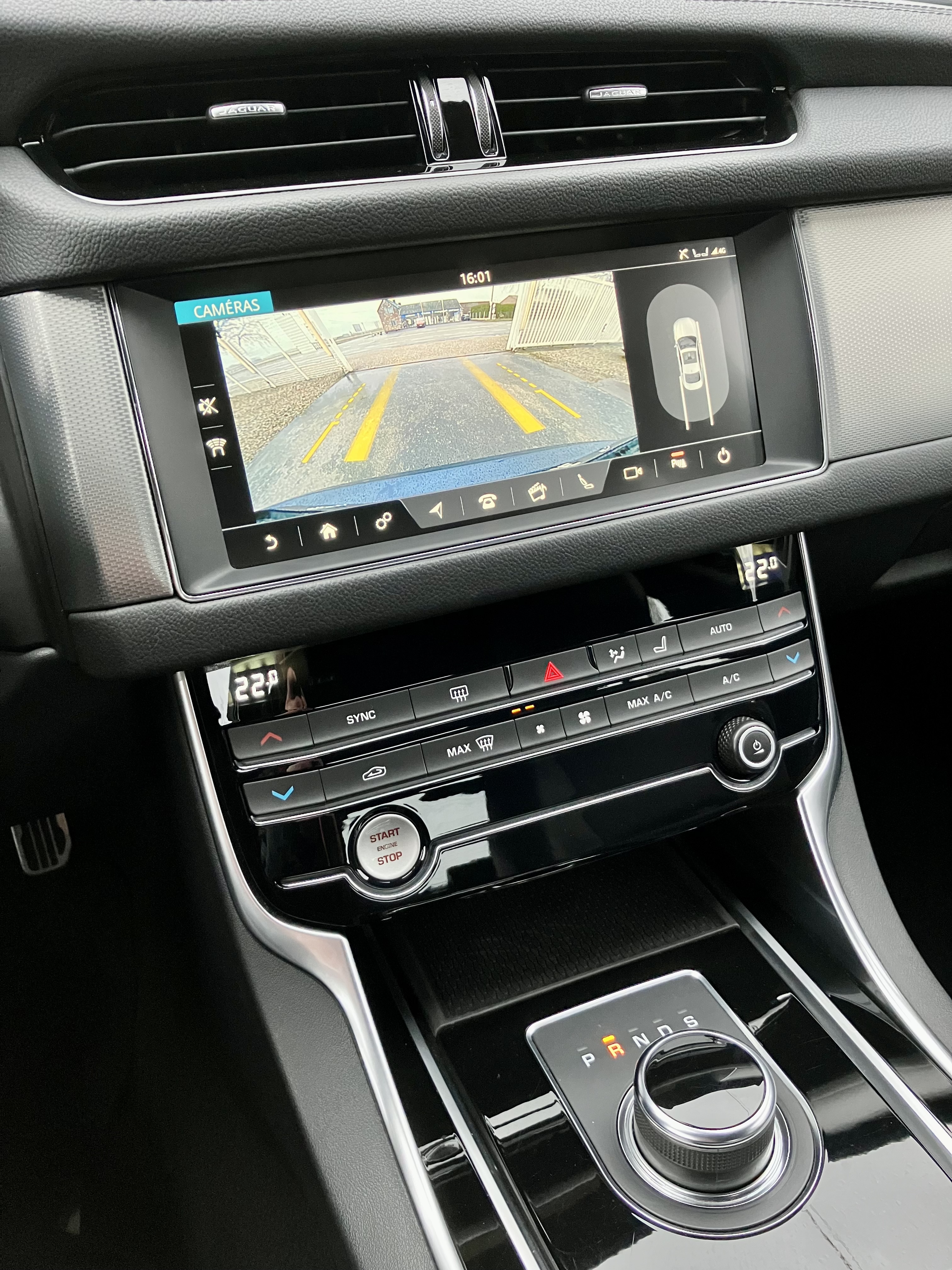 Jaguar Xf 2.0D -1ère main - Apple CarPlay - GPS - Caméra - Xénon/LED-