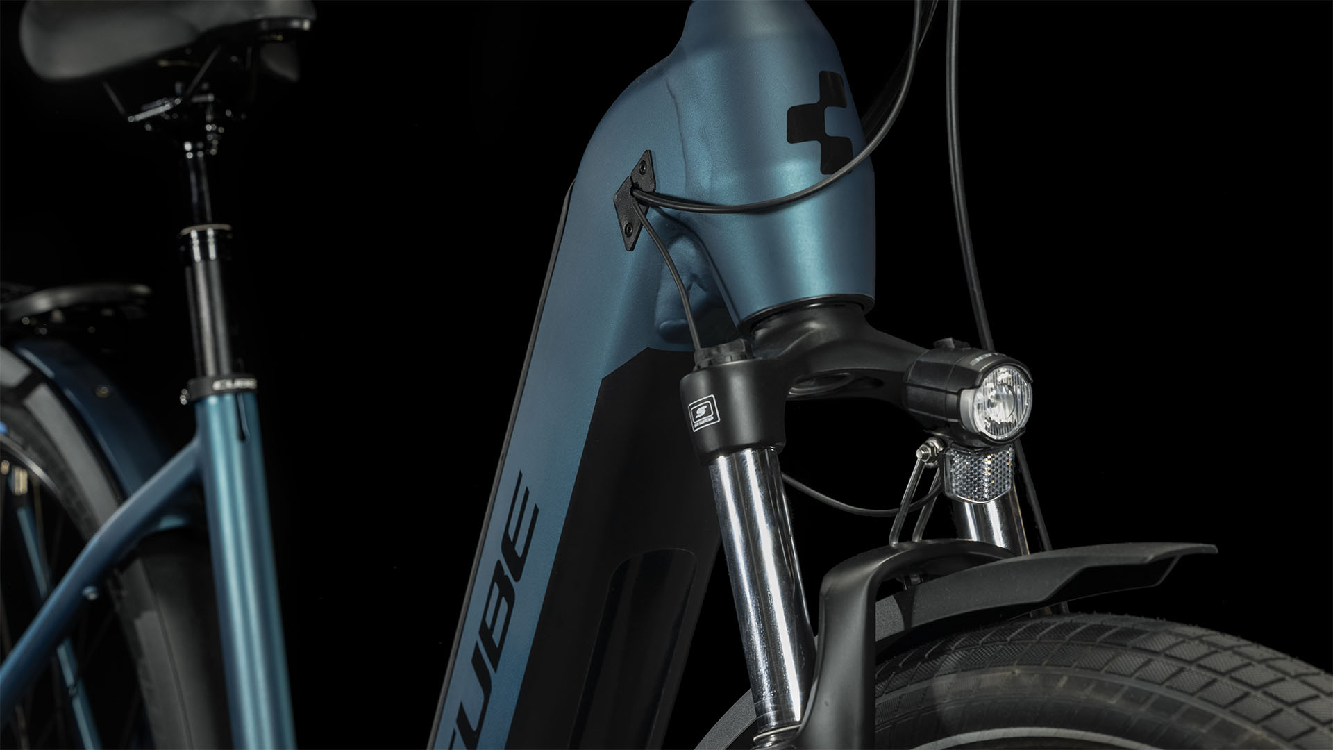Cube Kathmandu Hybrid One 625 Blue N Black