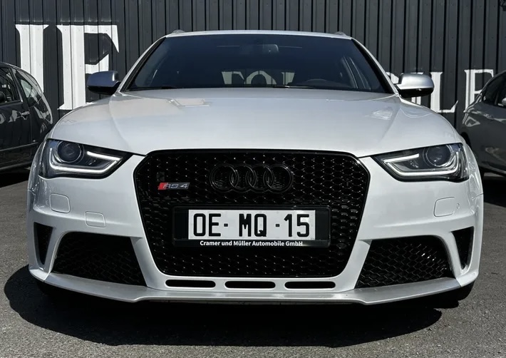 Audi RS4 QUATTRO FSI 450 CV