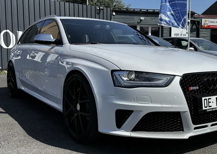 Audi RS4 QUATTRO FSI 450 CV