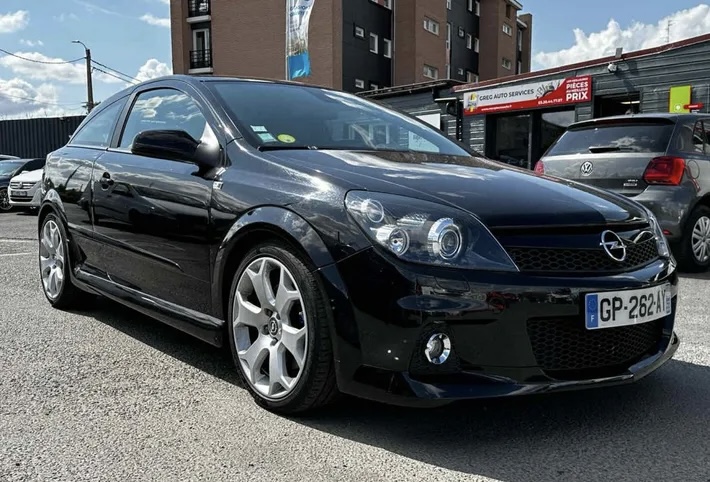 Opel Astra GTC OPC 2.0 Turbo 1998cm3 240cv