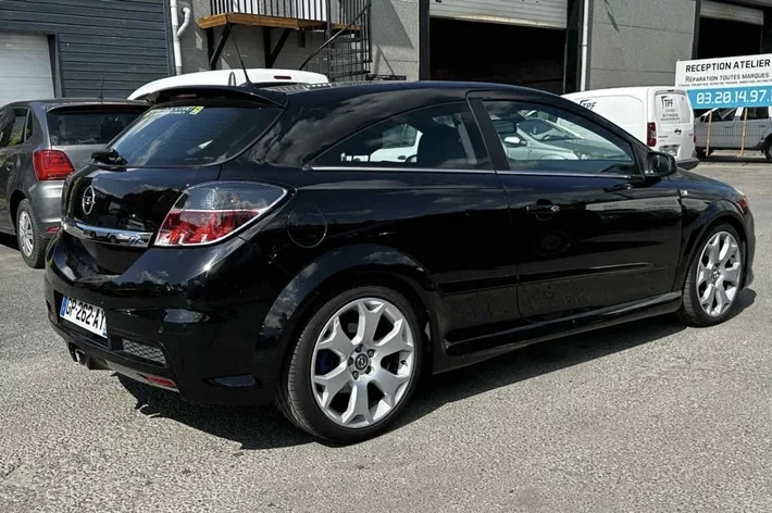 Opel Astra GTC OPC 2.0 Turbo 1998cm3 240cv