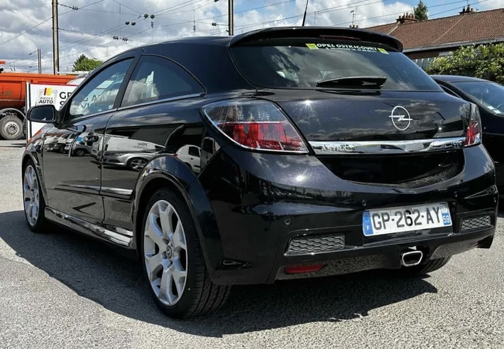 Opel Astra GTC OPC 2.0 Turbo 1998cm3 240cv