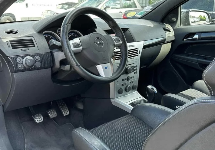 Opel Astra GTC OPC 2.0 Turbo 1998cm3 240cv