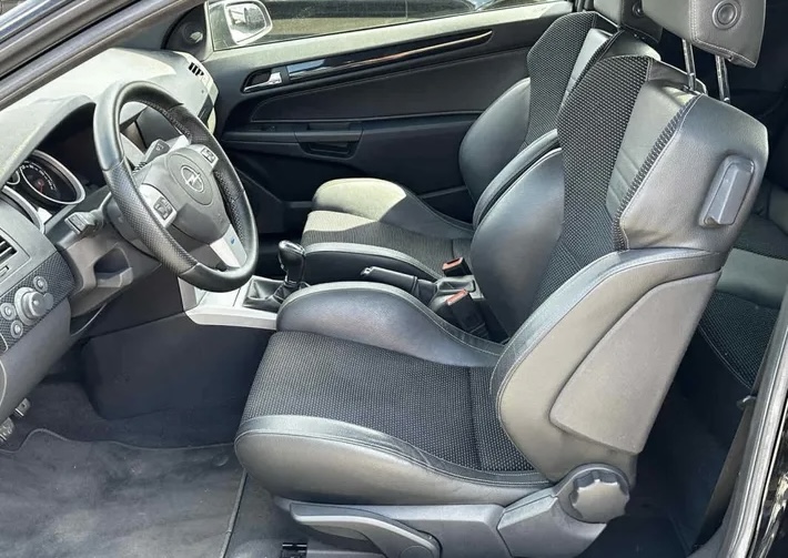 Opel Astra GTC OPC 2.0 Turbo 1998cm3 240cv