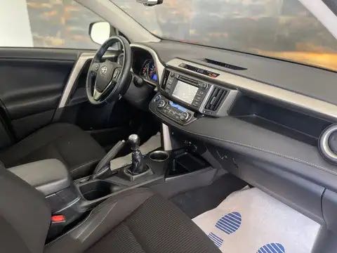 Toyota Rav 4 2.0 D-4D 4x2 S+ GPS + CLIM + JANTES * A VOIR *