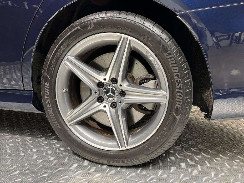 Mercedes-Benz E 300 de PHEV / Cruise contrôle adaptatif / AMG Line