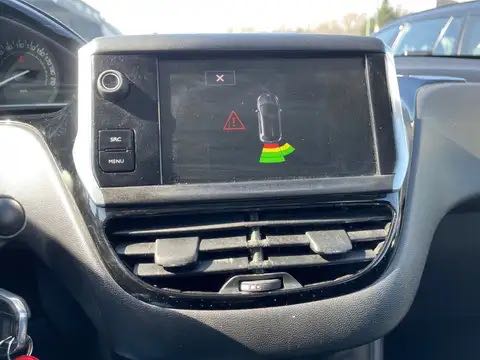 Peugeot 208 Euro6 // Navig // leds // Airco