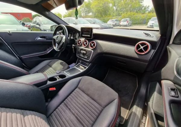 Mercedes-Benz Classe A 7-G DCT 180. BlueEFFICIENCY Fascination