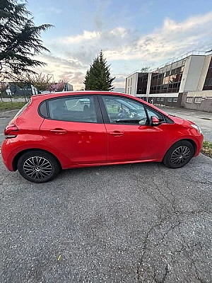 Peugeot 208 (2) 1.2 PURETECH 82 ALLURE 5P