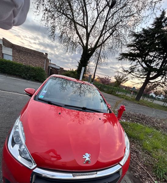 Peugeot 208 (2) 1.2 PURETECH 82 ALLURE 5P