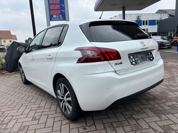 Peugeot 308 II (2) 1.2 PURETECH 110 S&amp;S 7CV STYLE