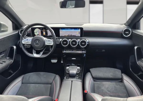 Mercedes-Benz Classe A IV BERLINE 180 D AMG LINE 7G-DCT