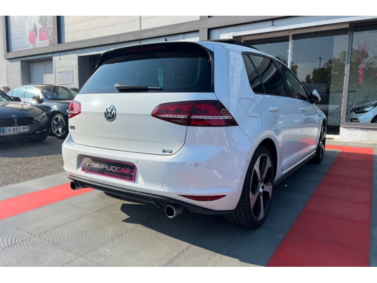 Volkswagen Golf TSI 230 BlueMotion Technology DSG6 GTI Performance 2.0
