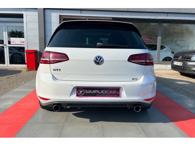 Volkswagen Golf TSI 230 BlueMotion Technology DSG6 GTI Performance 2.0