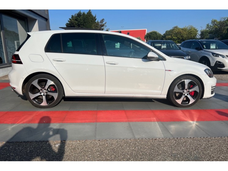 Volkswagen Golf TSI 230 BlueMotion Technology DSG6 GTI Performance 2.0