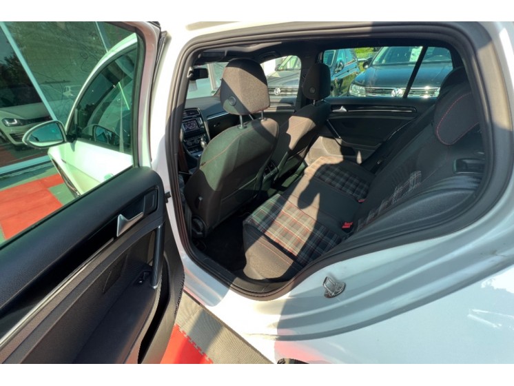 Volkswagen Golf TSI 230 BlueMotion Technology DSG6 GTI Performance 2.0