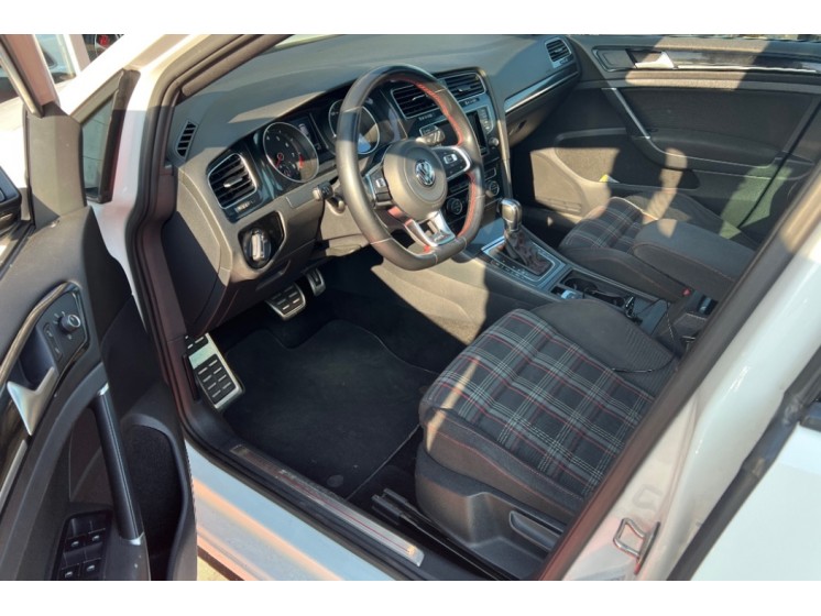 Volkswagen Golf TSI 230 BlueMotion Technology DSG6 GTI Performance 2.0