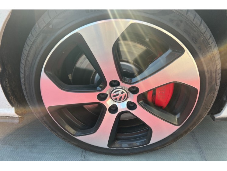 Volkswagen Golf TSI 230 BlueMotion Technology DSG6 GTI Performance 2.0