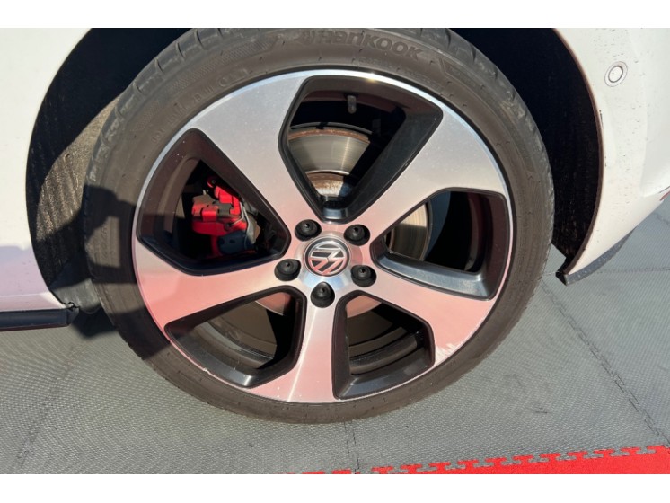 Volkswagen Golf TSI 230 BlueMotion Technology DSG6 GTI Performance 2.0