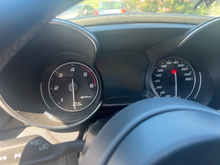 Alfa Romeo Giulia Super 2.2 180 ch