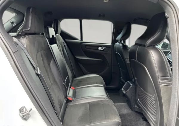 Volvo Xc40 awd 190 r-design geartronic 8
