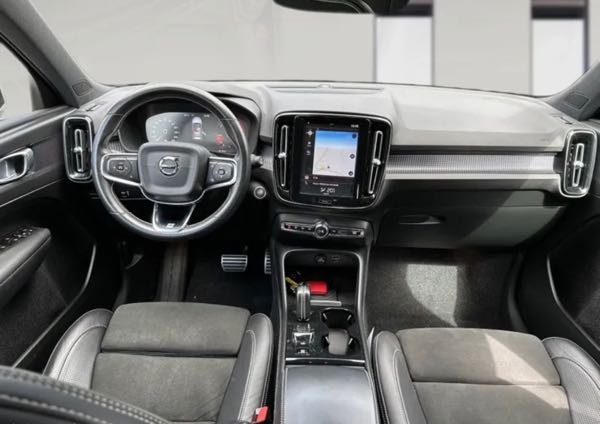 Volvo Xc40 awd 190 r-design geartronic 8