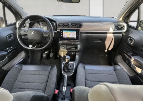 Citroen C3 iii (2) 1.2 puretech 83 s&s shine pack Démarrage sans clef