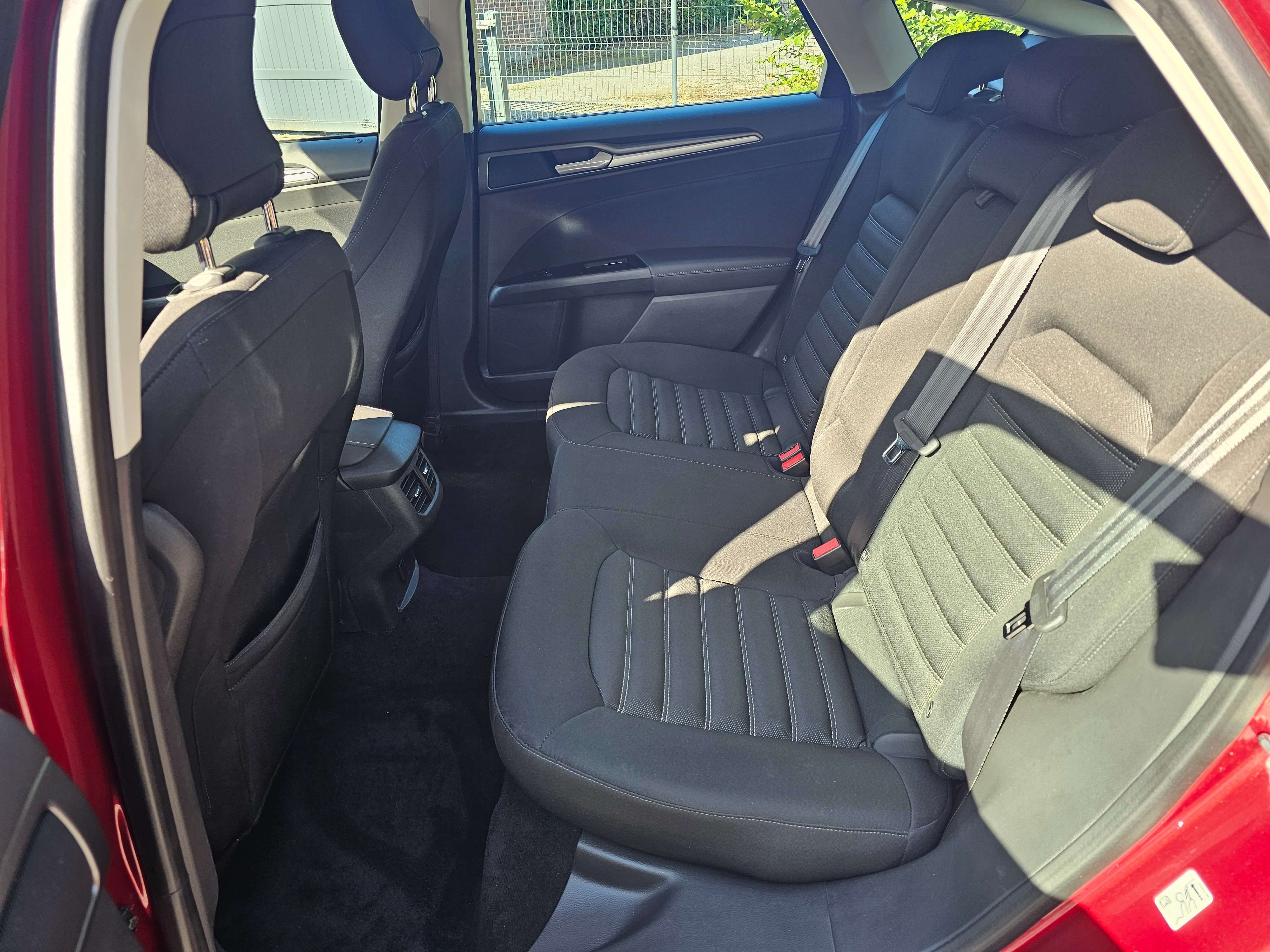 Ford Mondeo 1.6 TDCi  / Carpass  /  2 clés / Garantie