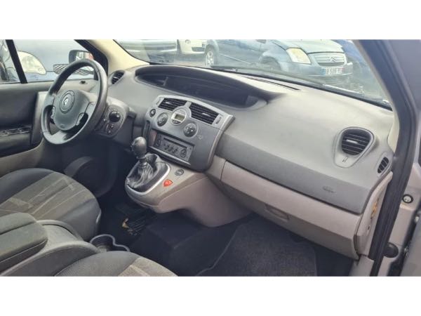 Renault Grand Scenic II 1.9 dCi 1870cm3 120cv