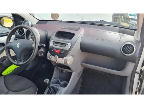 Peugeot 107 1.0 998cm3 68cv