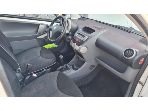 Peugeot 107 1.0 998cm3 68cv