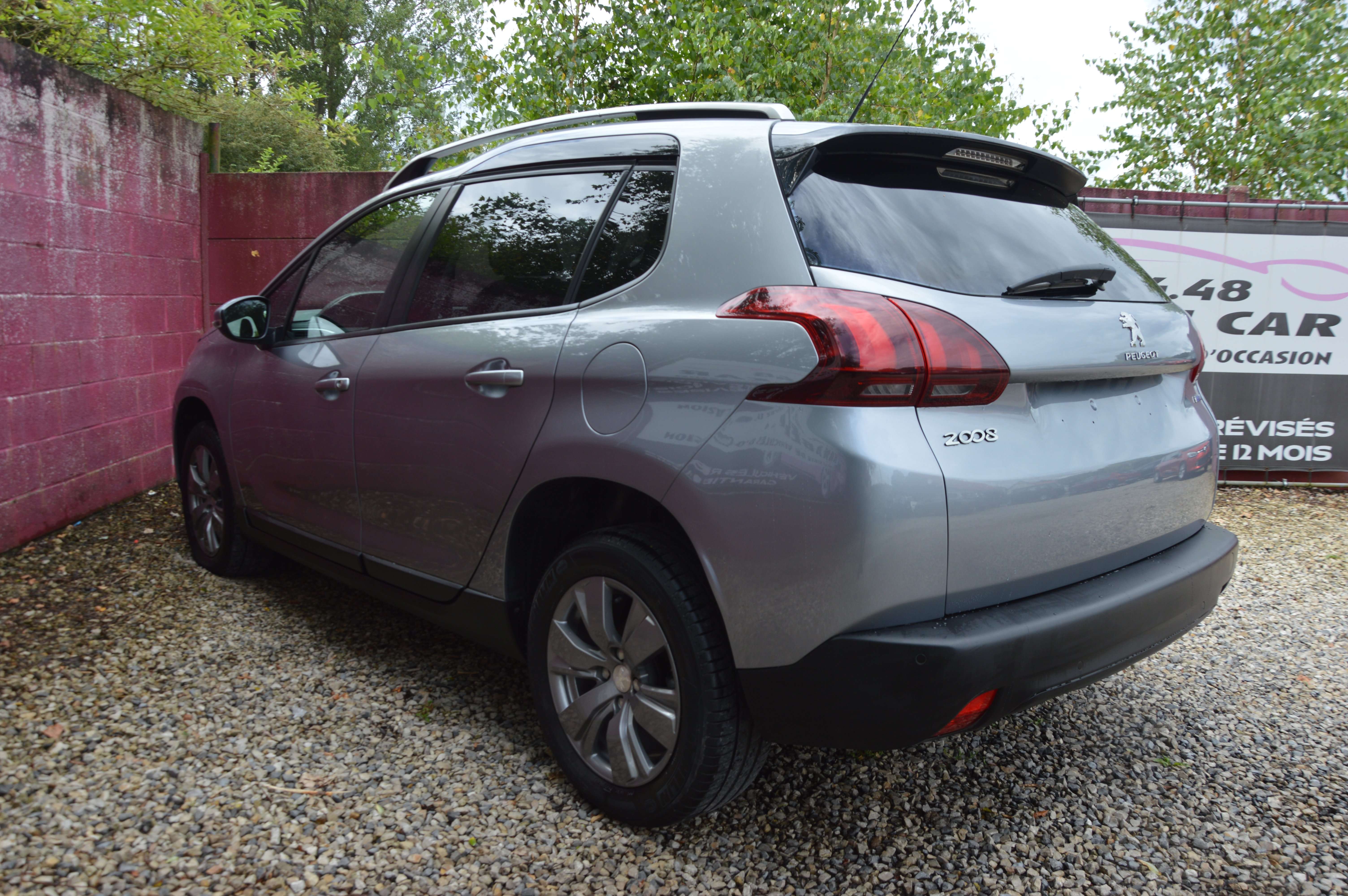 Peugeot 2008 1.2iPureTech Style NEUF BOITE AUTO NAV 31.366KM