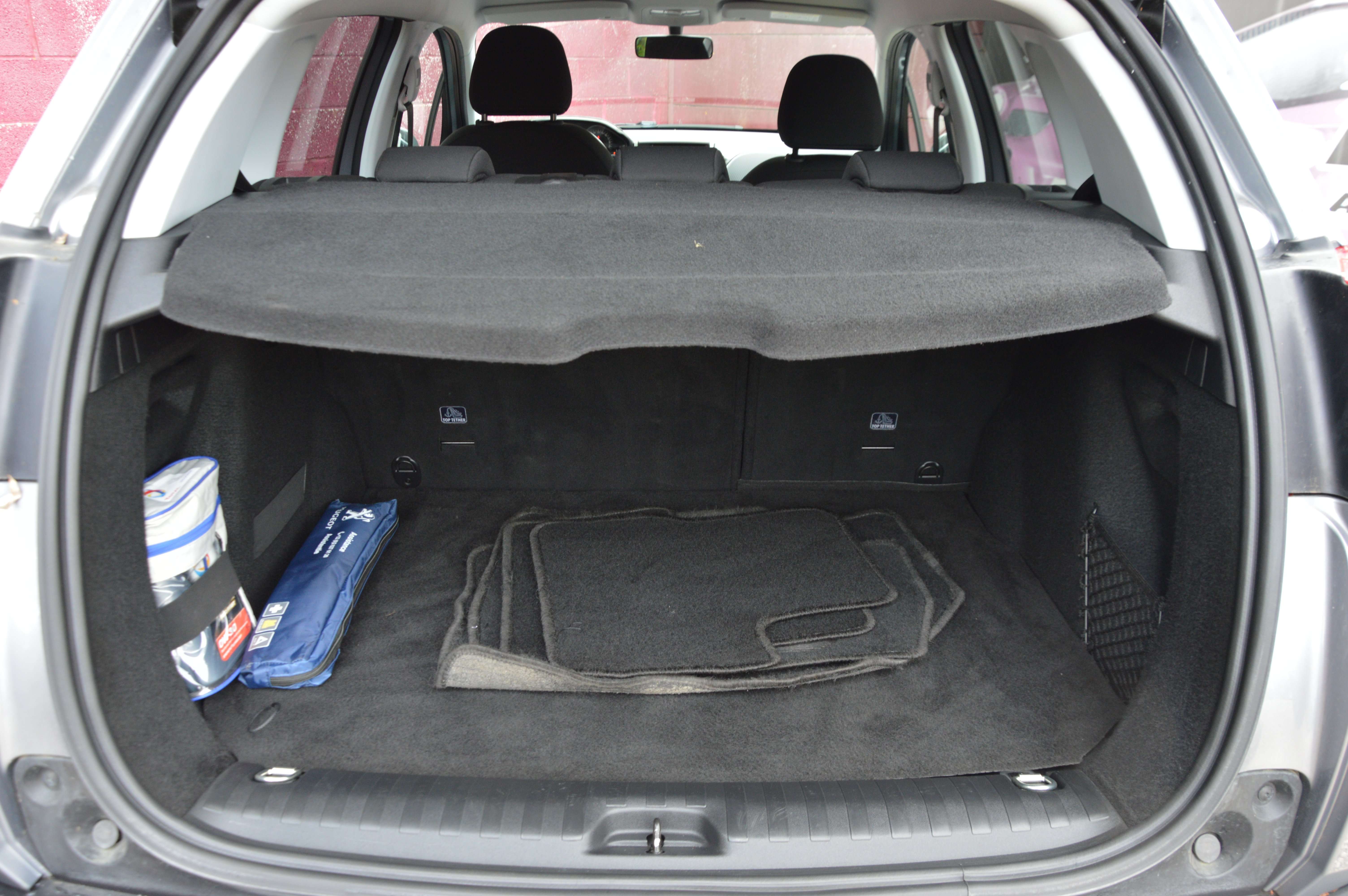 Peugeot 2008 1.2iPureTech Style NEUF BOITE AUTO NAV 31.366KM