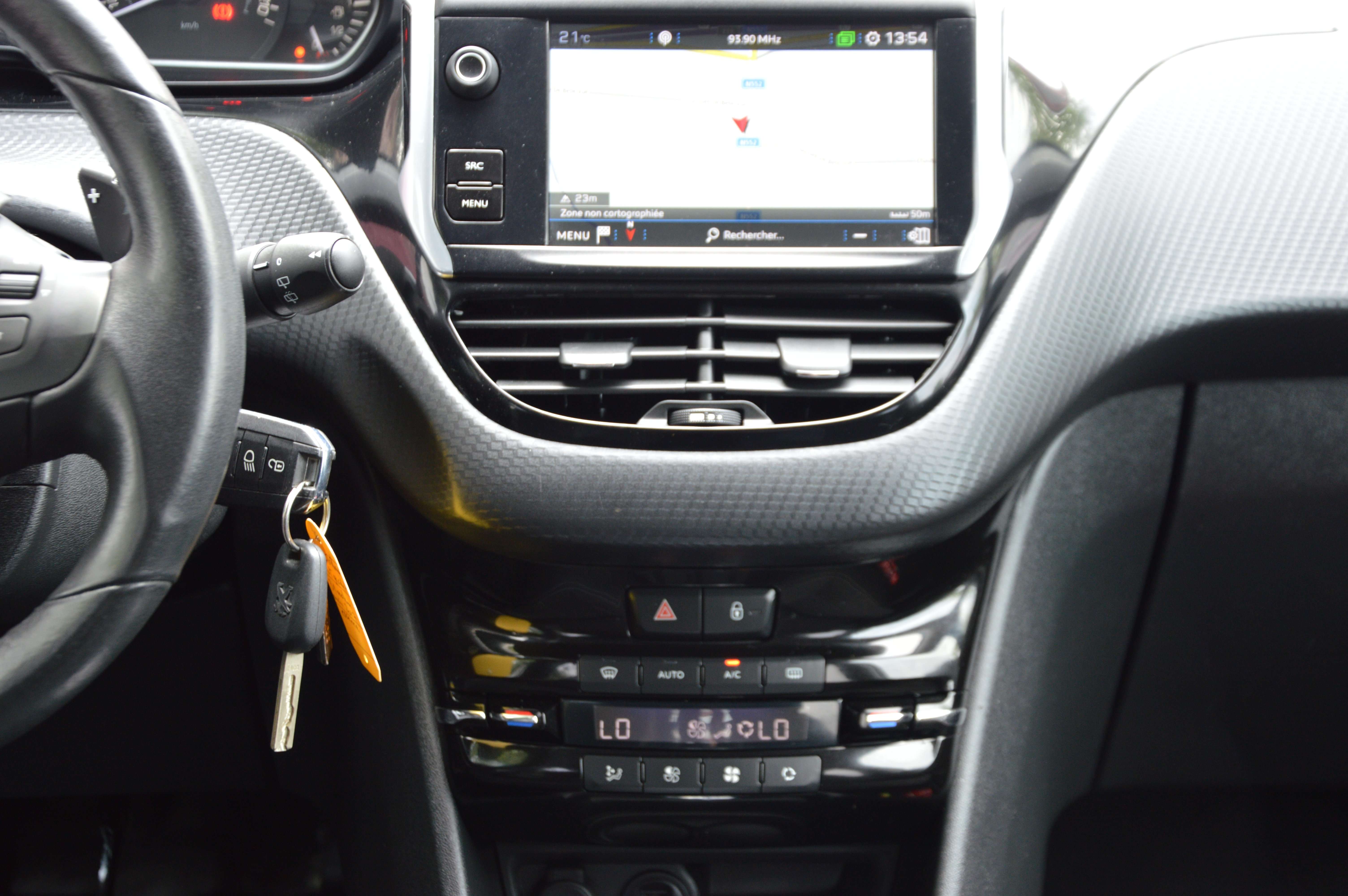 Peugeot 2008 1.2iPureTech Style NEUF BOITE AUTO NAV 31.366KM