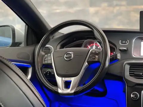 Volvo V40 2.0 *R-Design *GPS *LED *SIÉGE CHAUFF *RADAR