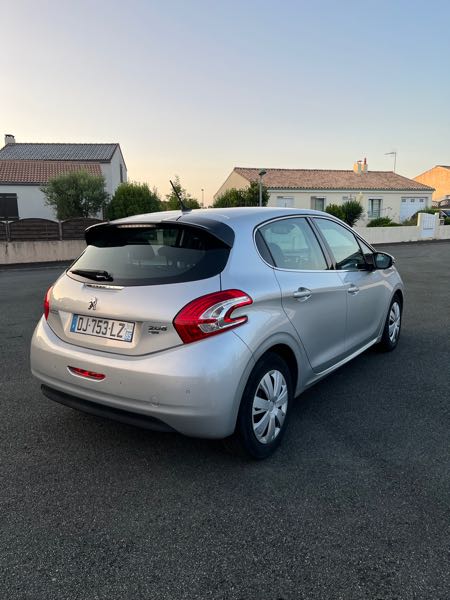 Peugeot 208 1.6 E-HDI FAP 92 ALLURE 5P