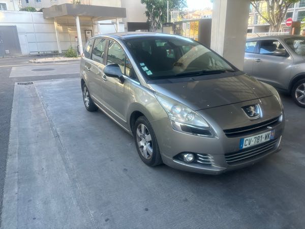 Peugeot 5008 1.6 E-HDI 115 FAP BUSINESS PACK ALU ETG6 7PL
